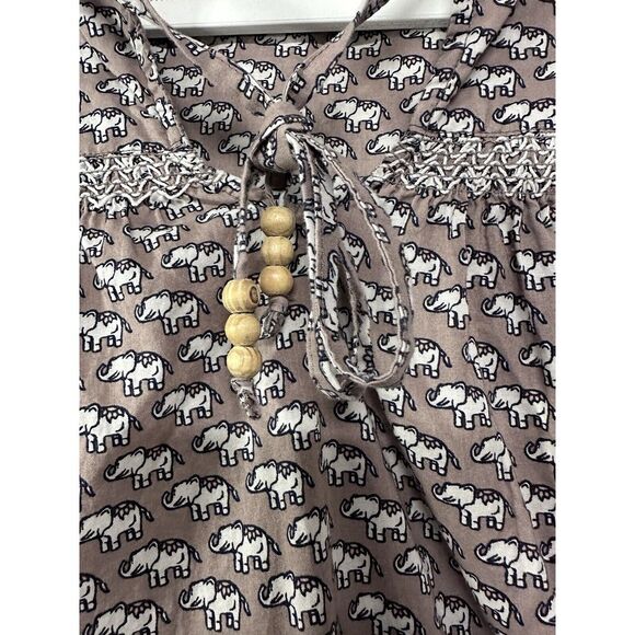 Pink Chicken New York‎ Short Sleeve Split Neck Embroidered Top w/Elephants Sz S - Picture 8 of 10